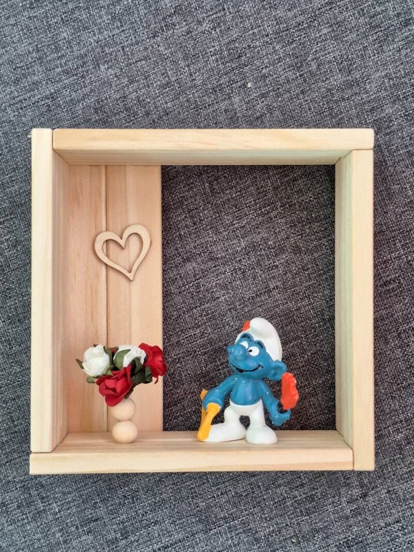 Aufsteller "Schlumpf mit Blumen"