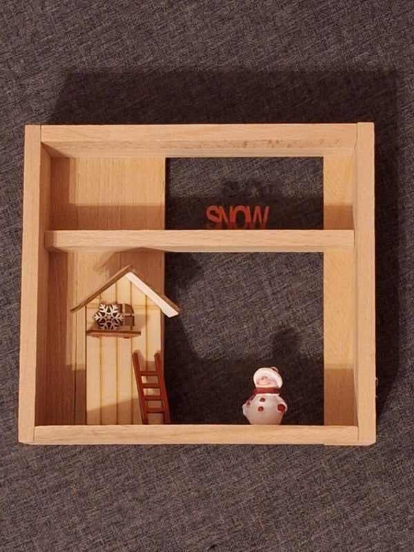 Snow, Schneemann mit Haus