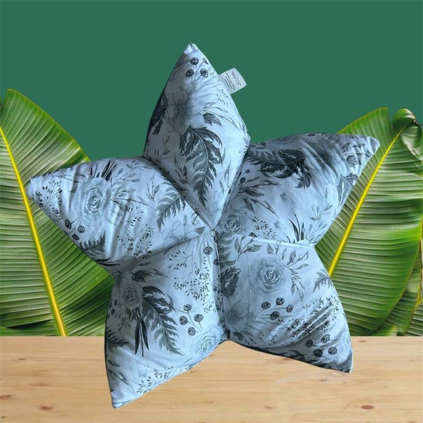 Sternenkissen M - graue Blumen auf weiß