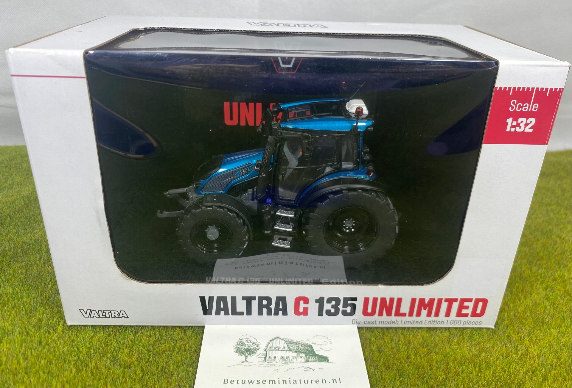 Valtra G135 Unlimited Blue Metallic