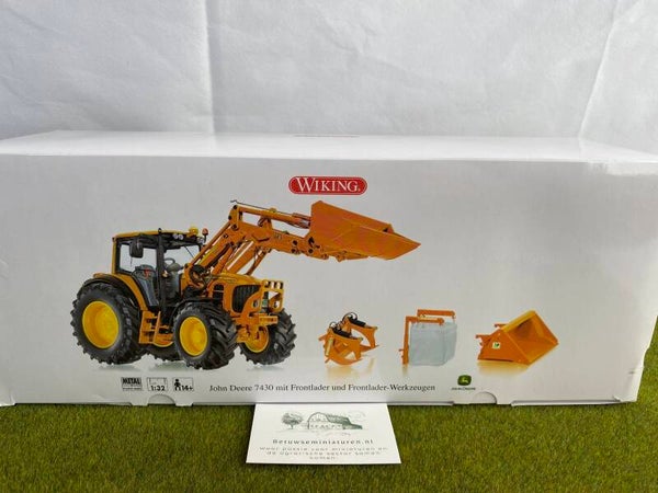 John Deere 7430