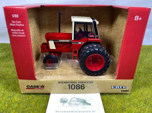 International Harvester 1086 with Rear Duals