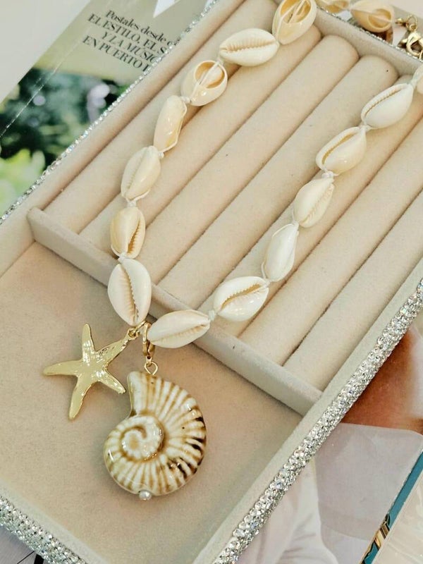 Collar coral blanco