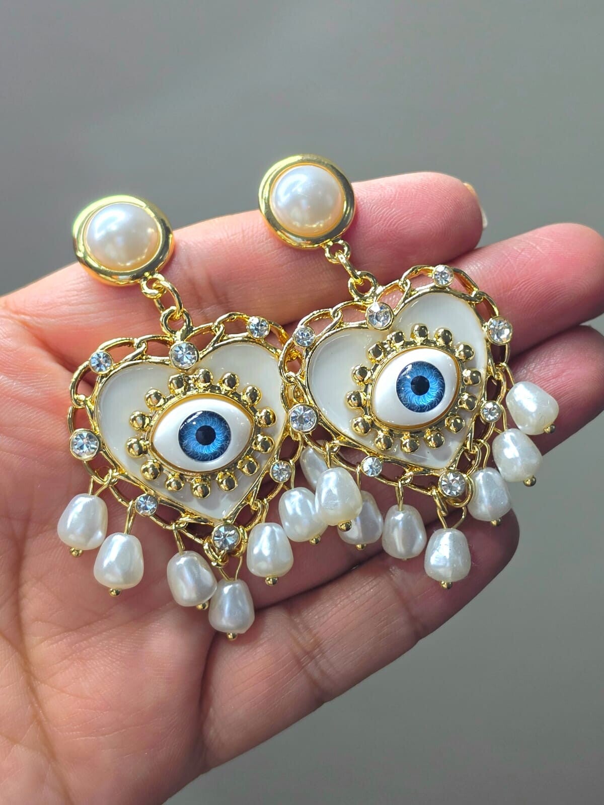 Arete ojo real blanco