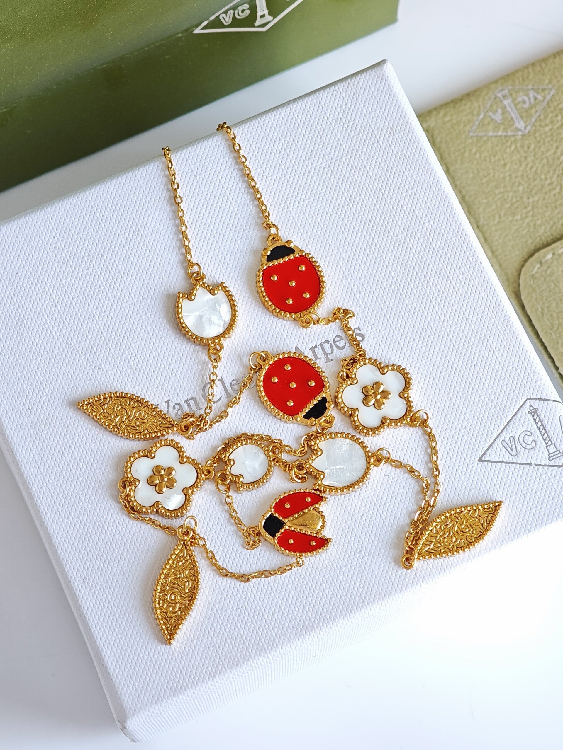 Collar vancleef catarina