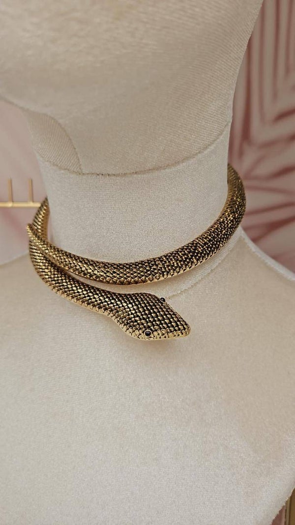 Gargantilla dorada serpiente