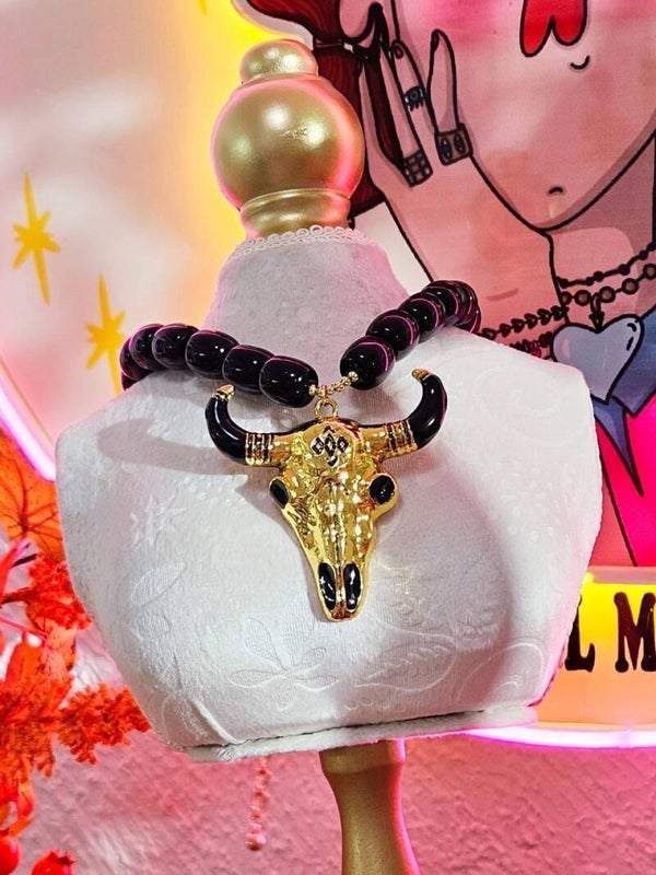 Collar toro piedra negra