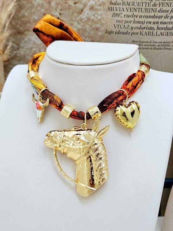 Collar pañoleta caballo