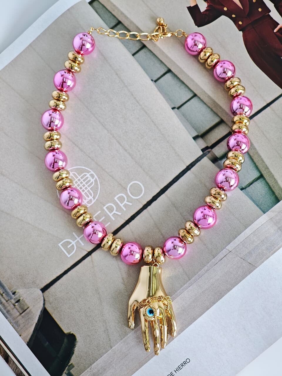 Collar mano fiusha