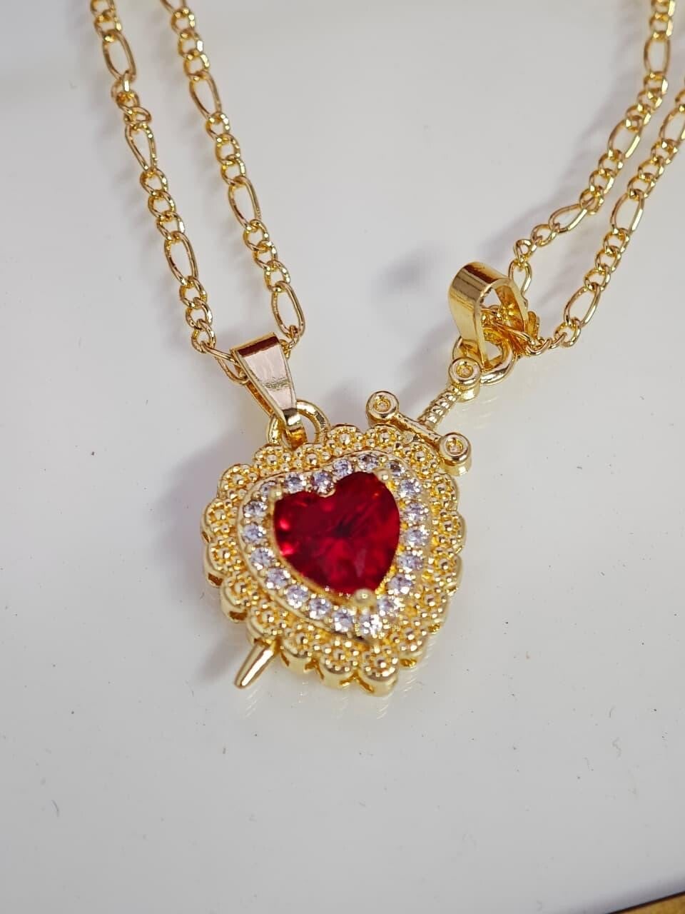 Collar rojo (el y ella )