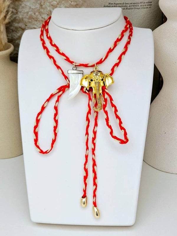 Collar elefante y cuerno