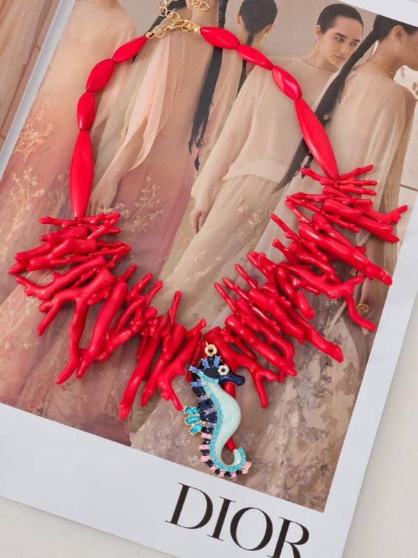 Collar coral caballito de mar