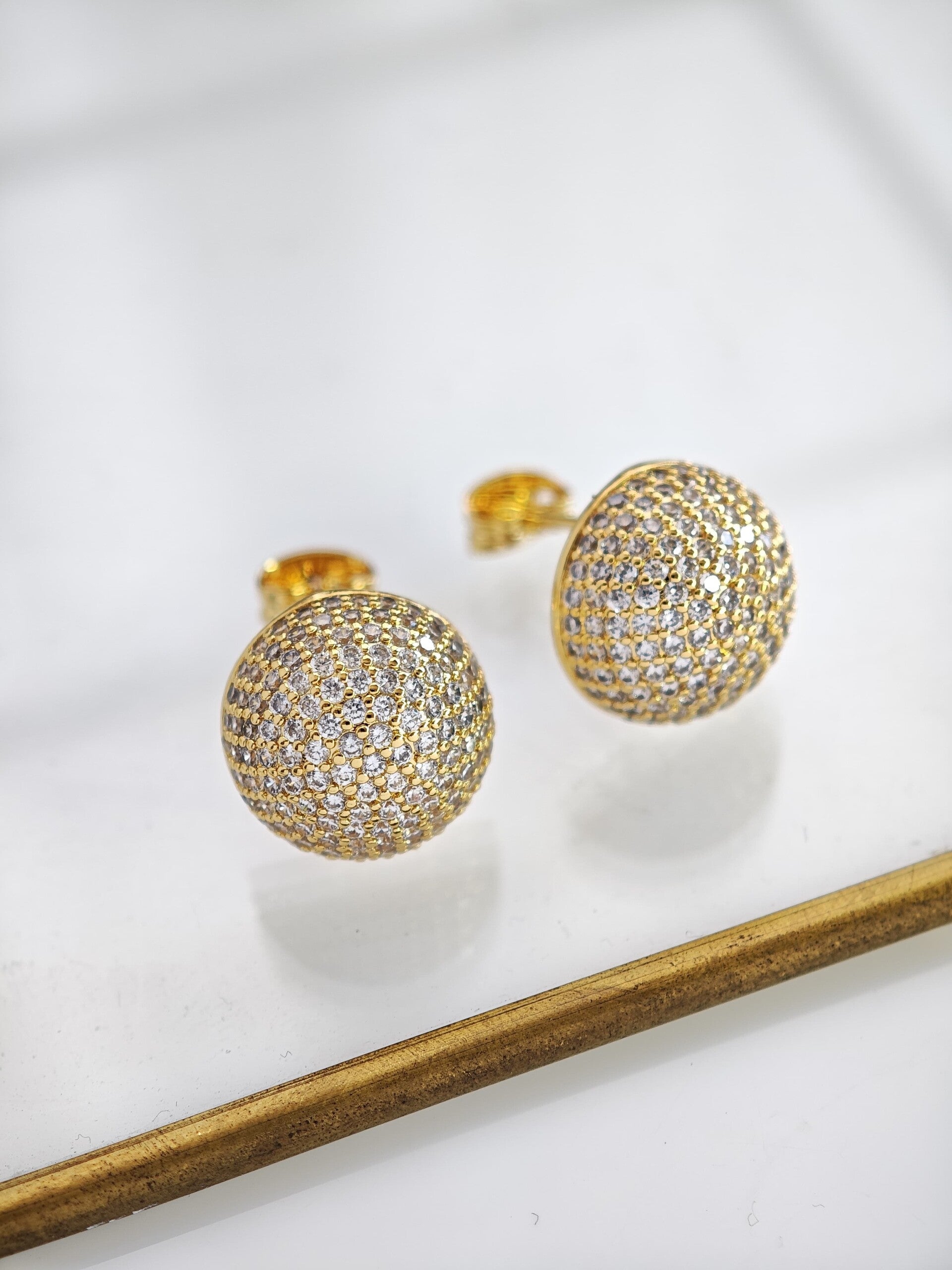 Arete dormilona cristal