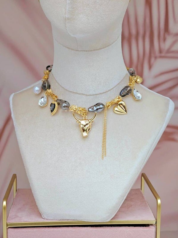 Collar toro piedras