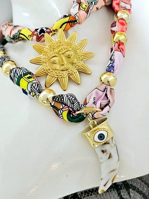 Collar pañoleta (cuerno o sol)