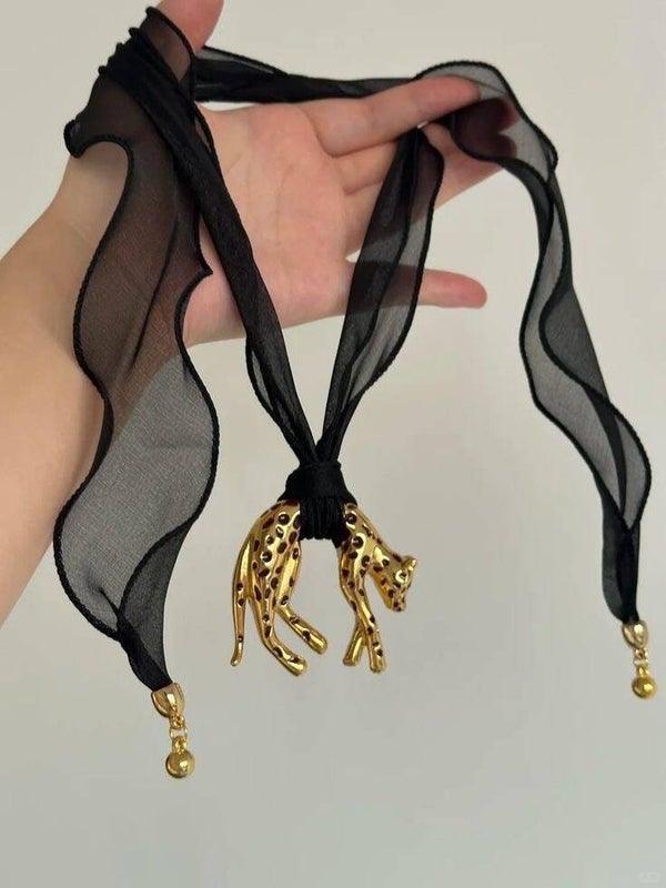 Collar bandolera negro