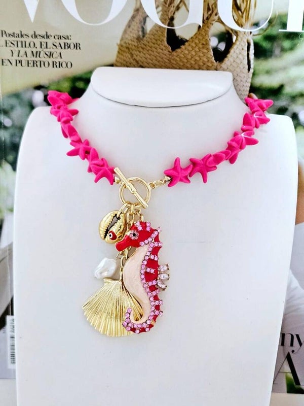 Collar caballito de mar rosa