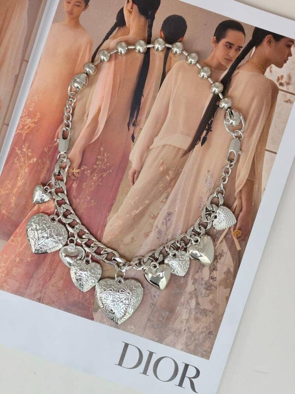 Collar corazones varios
