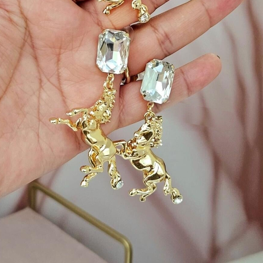Aretes caballo brillante