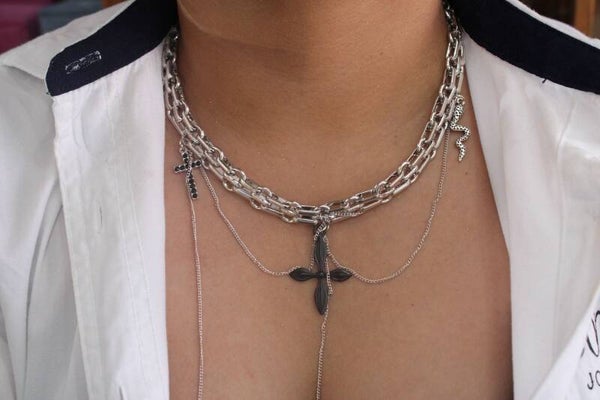 COLLAR CRUZ NEGRA