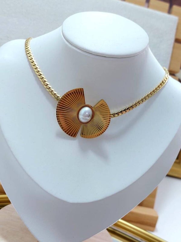 COLLAR PETALO