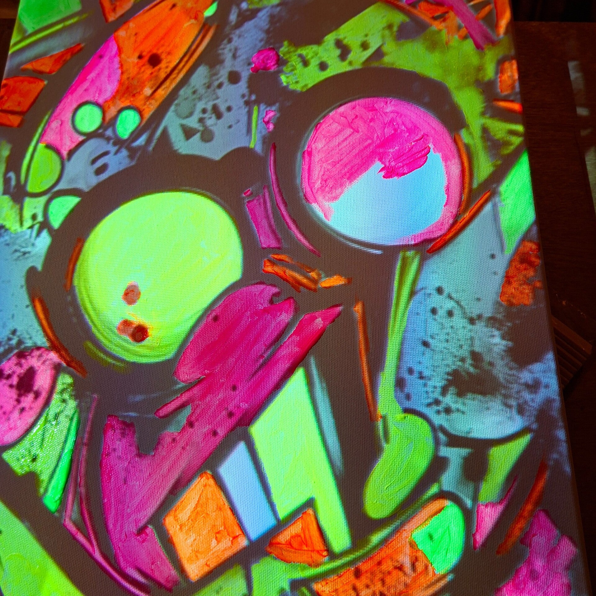Fluorescerend graffiti schilderij voor een Glow in the Dark kinderfeestje