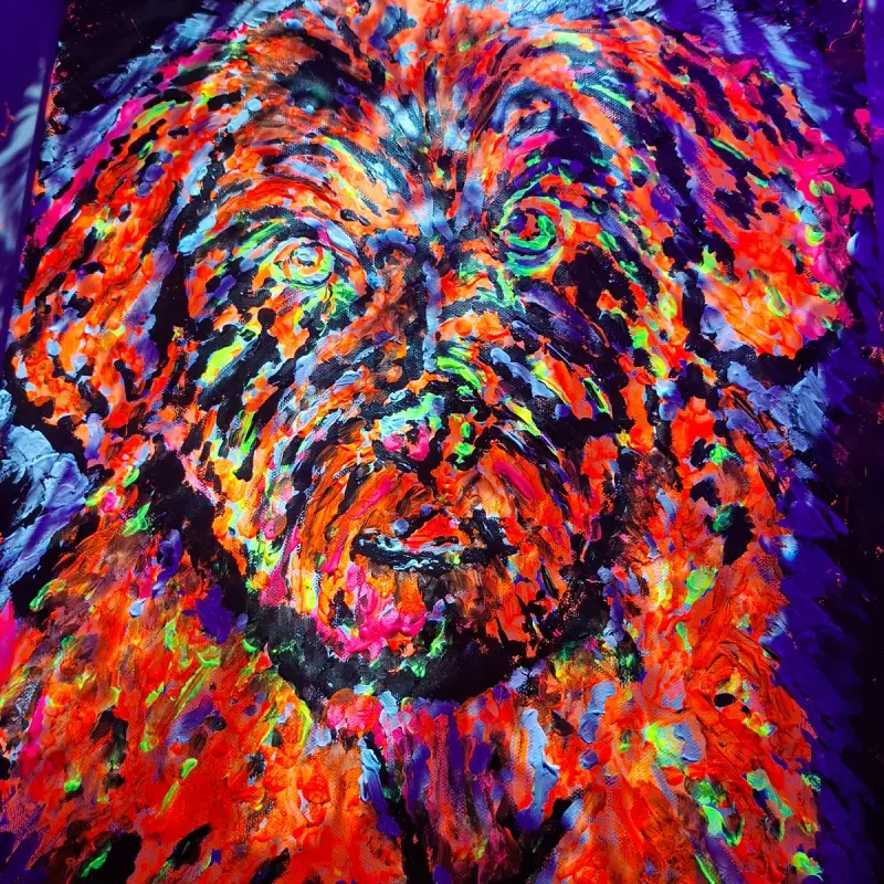 Neon hondenportret van een boxer, geschilderd tijdens een THILS workshop in Lichtenvoorde.