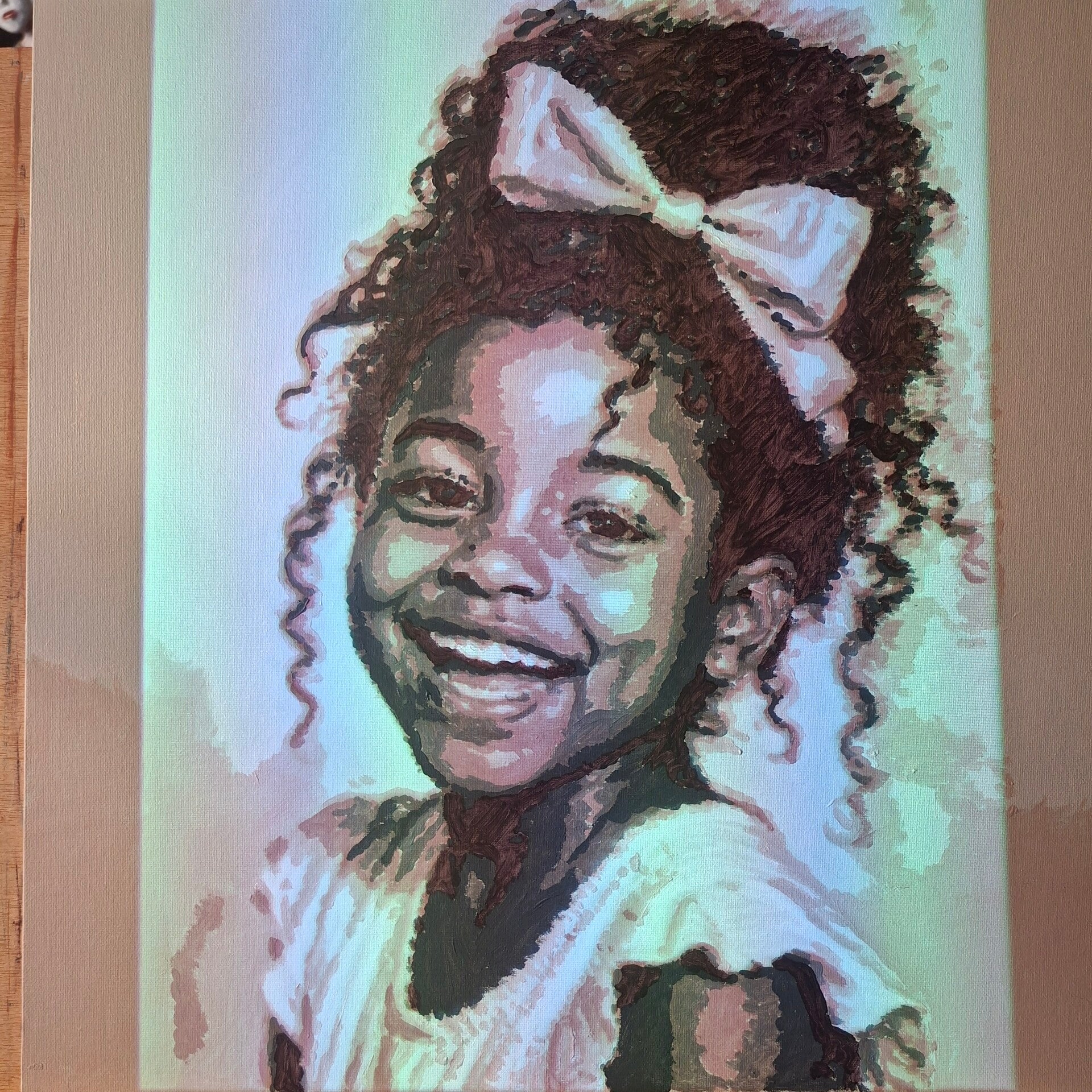 Kleurrijk geschilderd kinderportret tijdens de Jouw Meesterwerk-workshop bij THILS in Lichtenvoorde