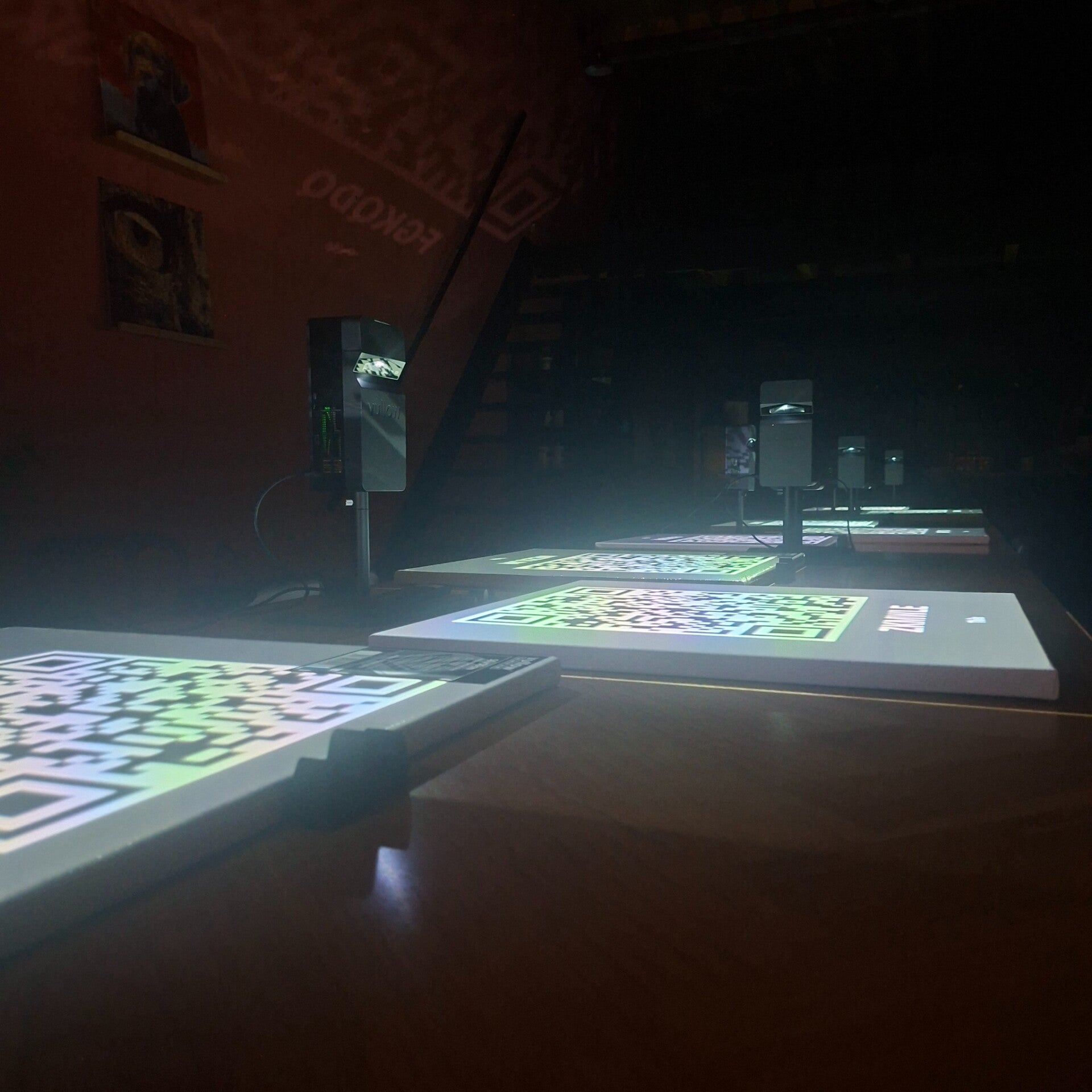 Meerdere projecties klaargezet voor een VULLOW schilderworkshop op locatie