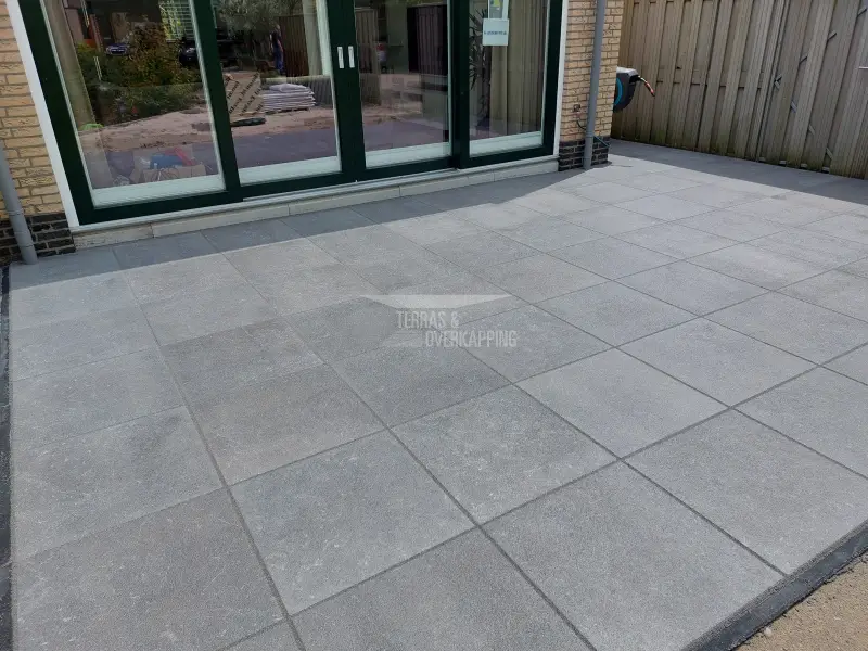 bestrating-terras_en_overkappping_zoetermeer-15-standard-46xofl.webp