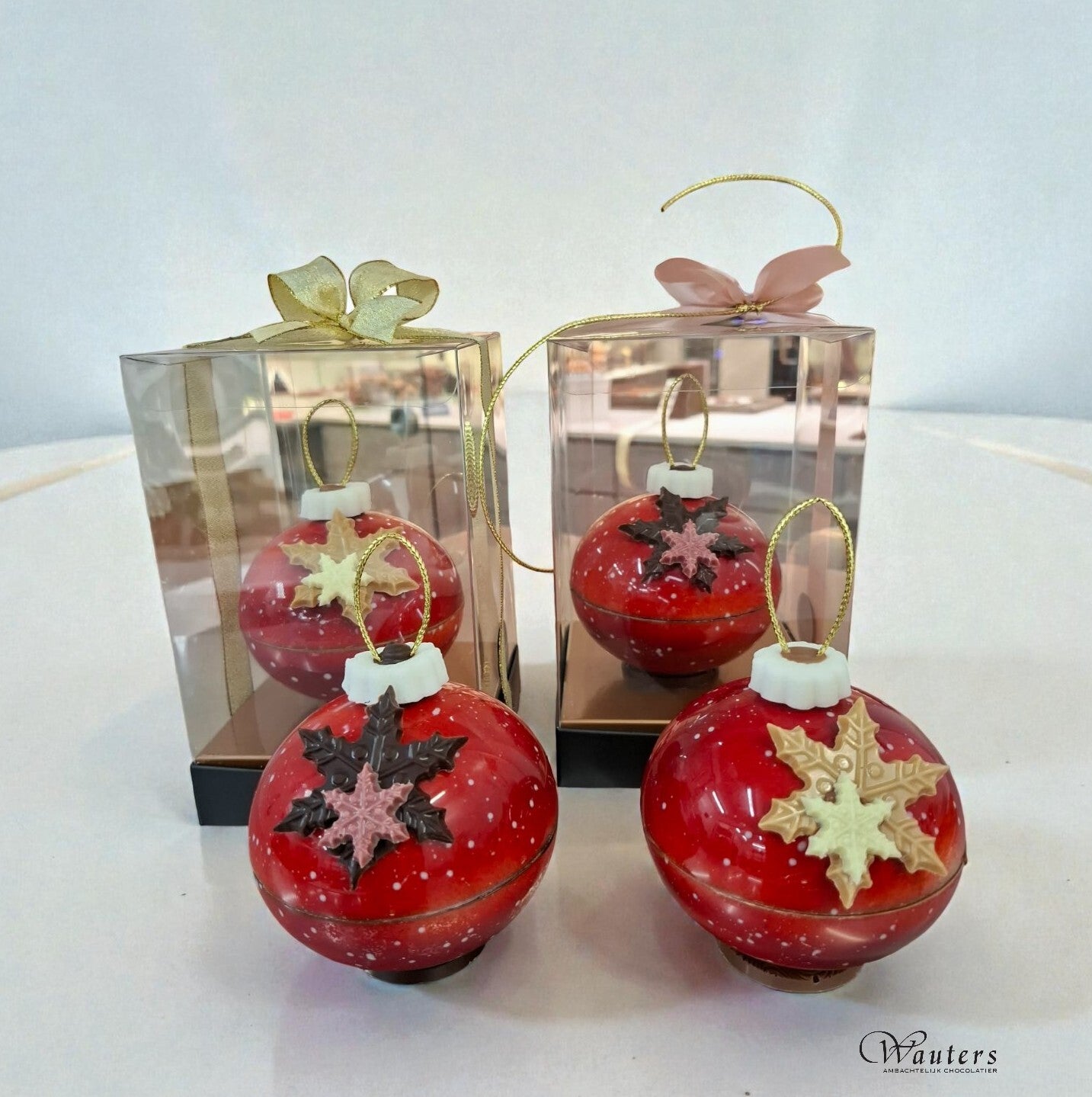 Mooi gevulde kerstbal ! (*)