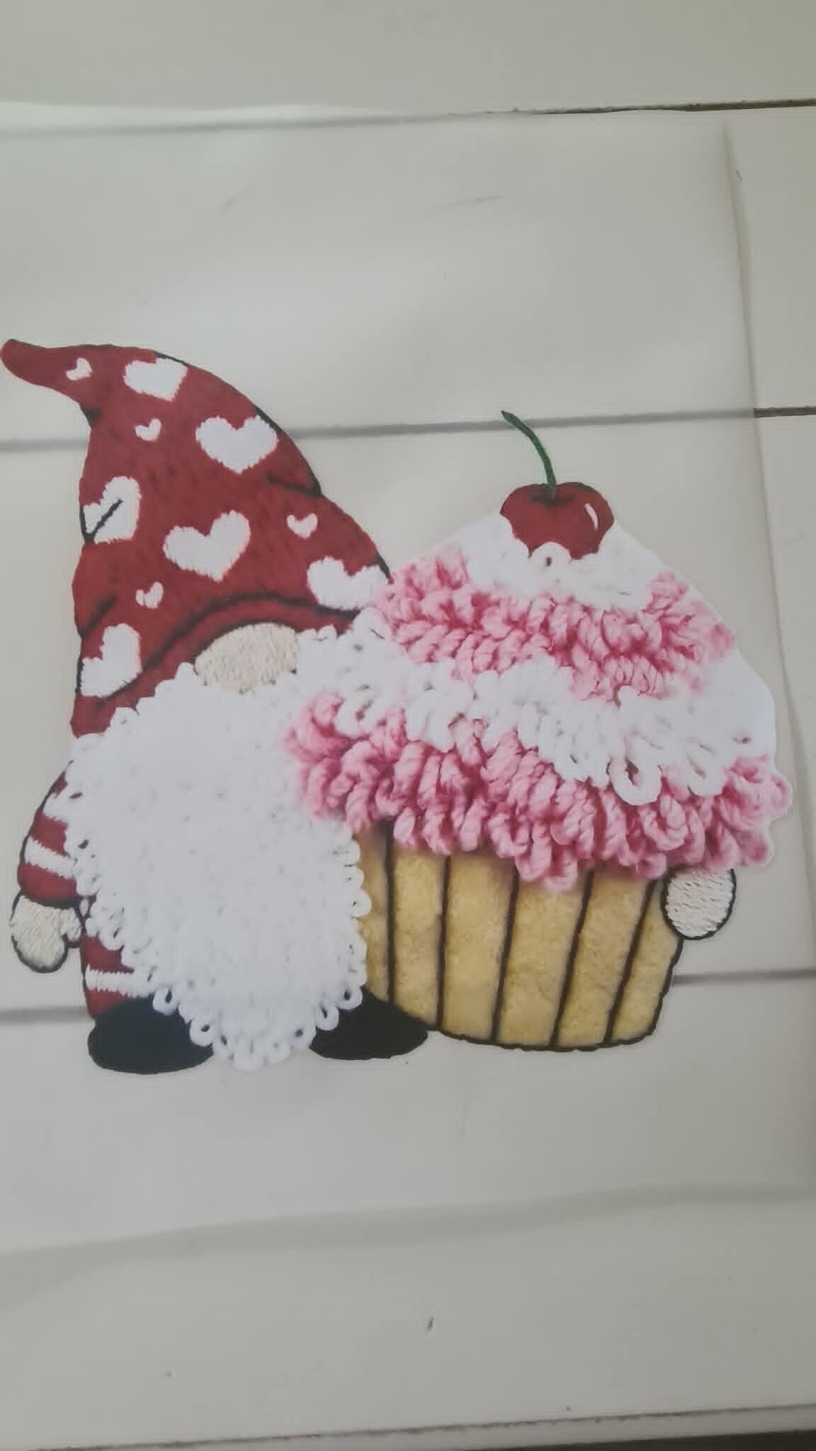 gnoom cupcake