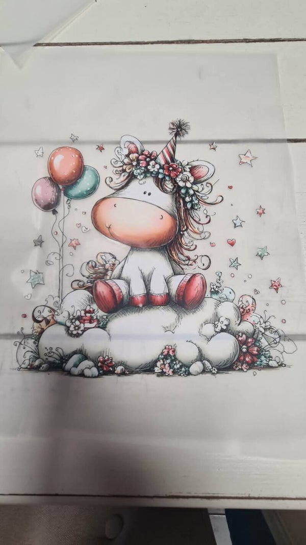 eenhoorn jarig op wolk