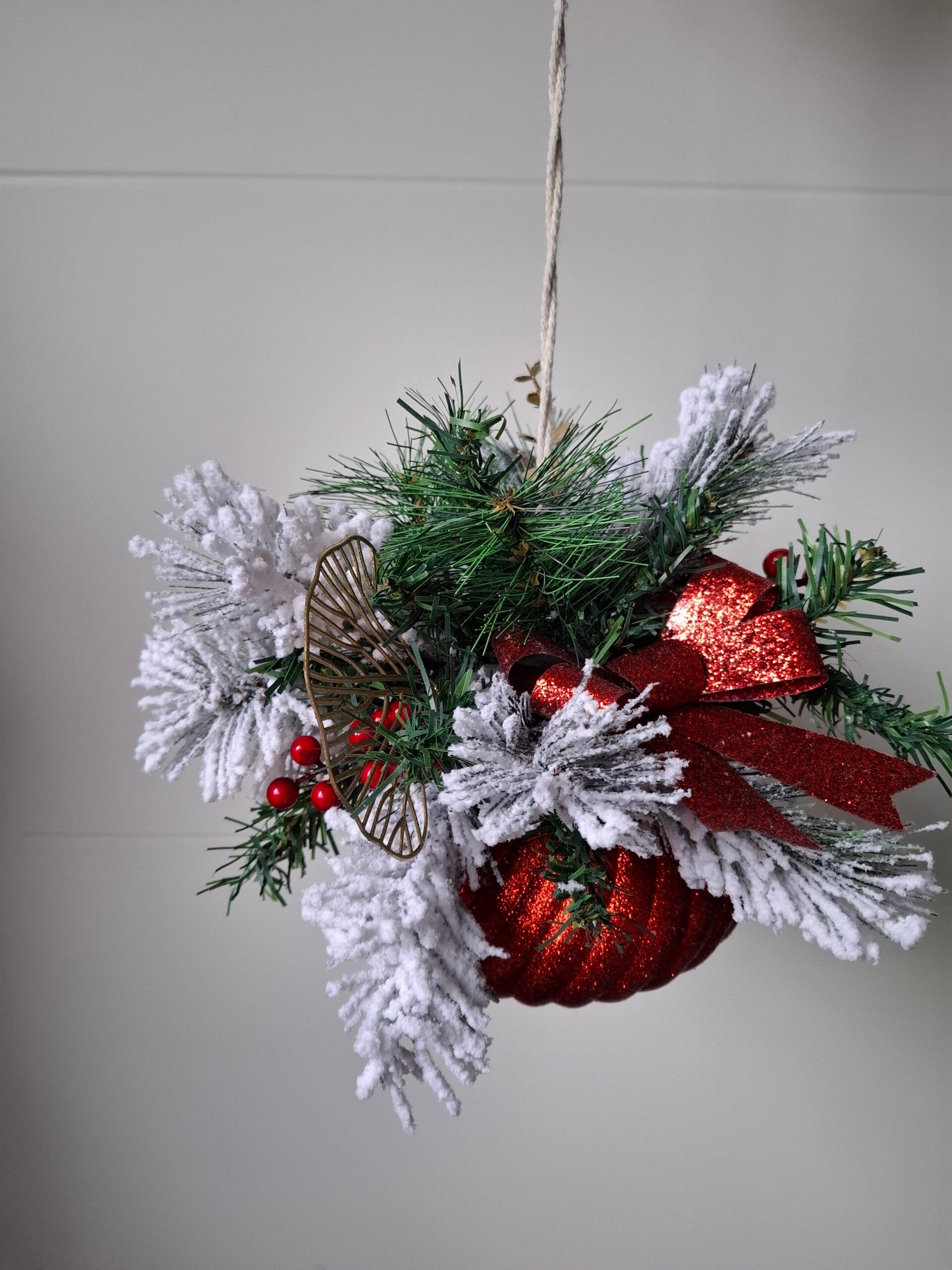 Grote kerstbal + kerststukje