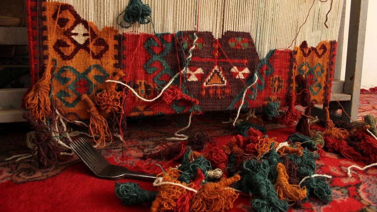 Handmade Rug Weaving: How and what they are made of
