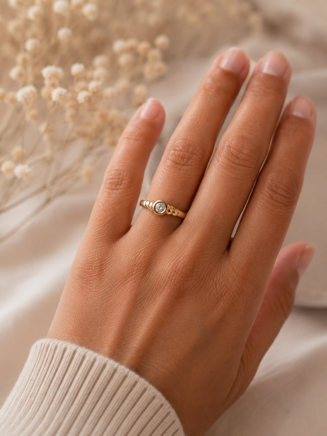 Klassieke 14 Karaat Gouden Ring met 0,15 Karaat Diamant Art. KJ-922