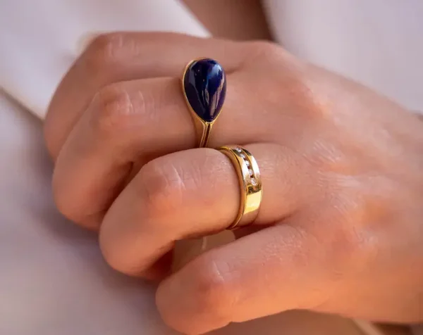 Gouden damesring met Lapis Lazuli – Uniek handwerk met koninklijke uitstraling