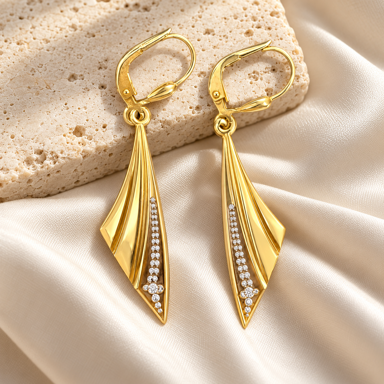 14 karaat gouden oorhangers met natuurlijke diamant art. KJ-971