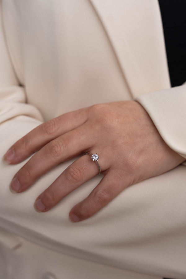 18 karaat witgouden solitaire ring met 0.50 ct briljant diamant