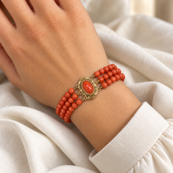 Oranje bloedkoralen armband met 14 karaats gouden sierslot Art.KJ-1014