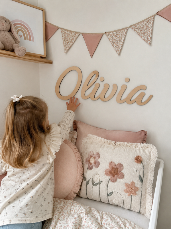 Houten naam - Lettertype Olivia