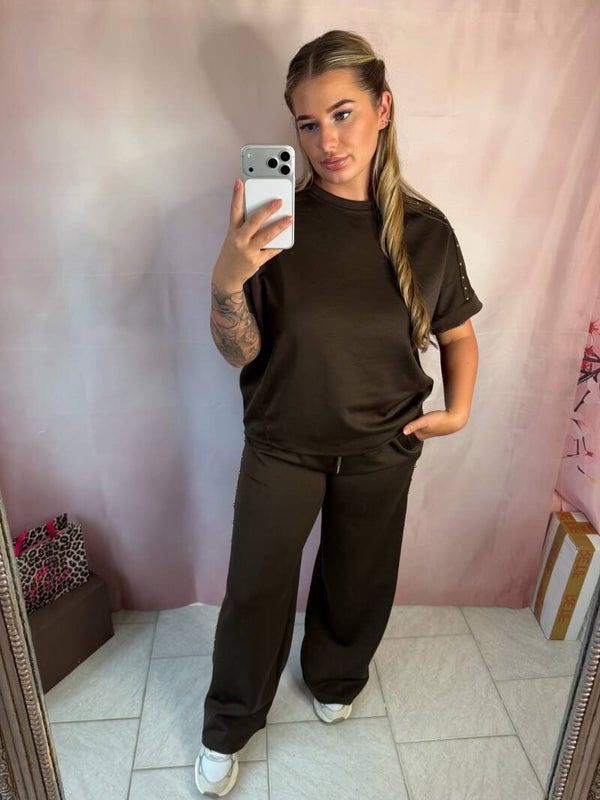STUD 2 PIECE CHOCO