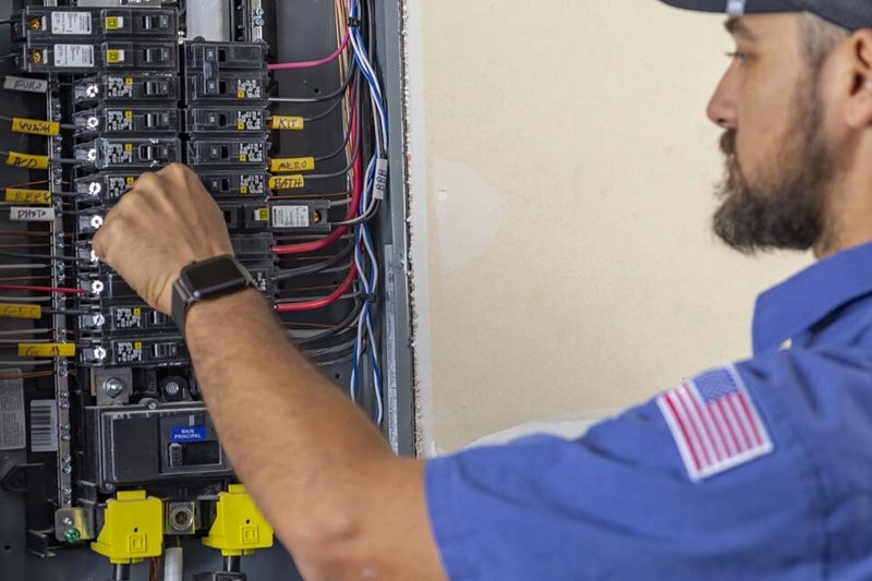 Elektrische Verteilung mit Sicherungen zur Prüfung durch einen Elektriker