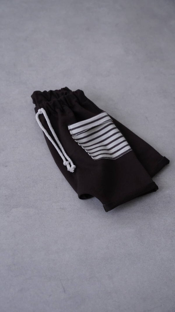 Haremshort Braun mit gestreiften Tasche