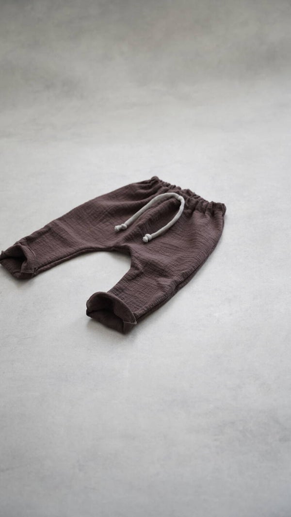 Musselinhose Schokobraun