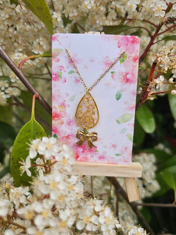 Collier breloque et son éclat d'or