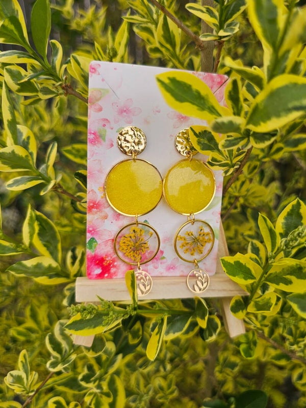 Boucles d'oreilles et sa couleur citron