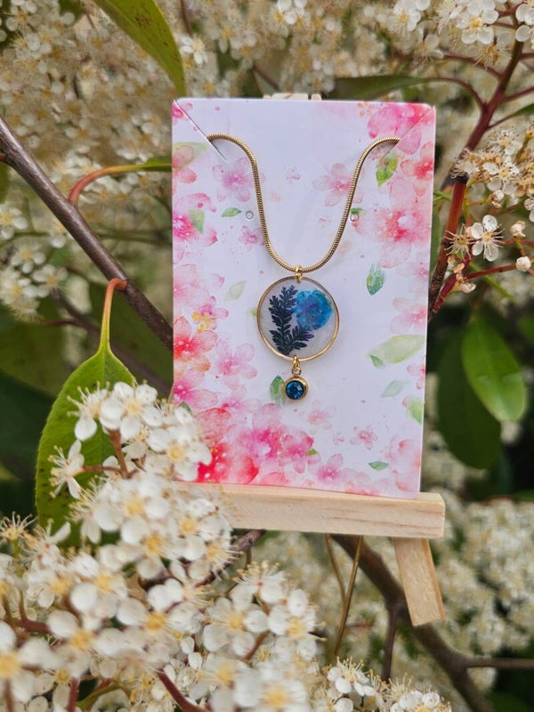 Collier bleu et sa touche turquoise
