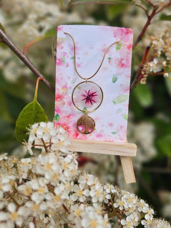Collier arbre de vie et sa touche rose