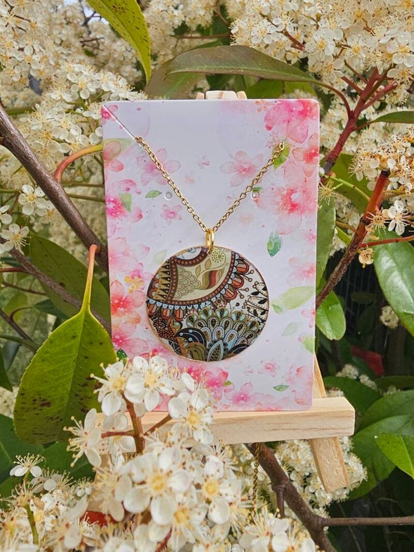 Collier doré mandala